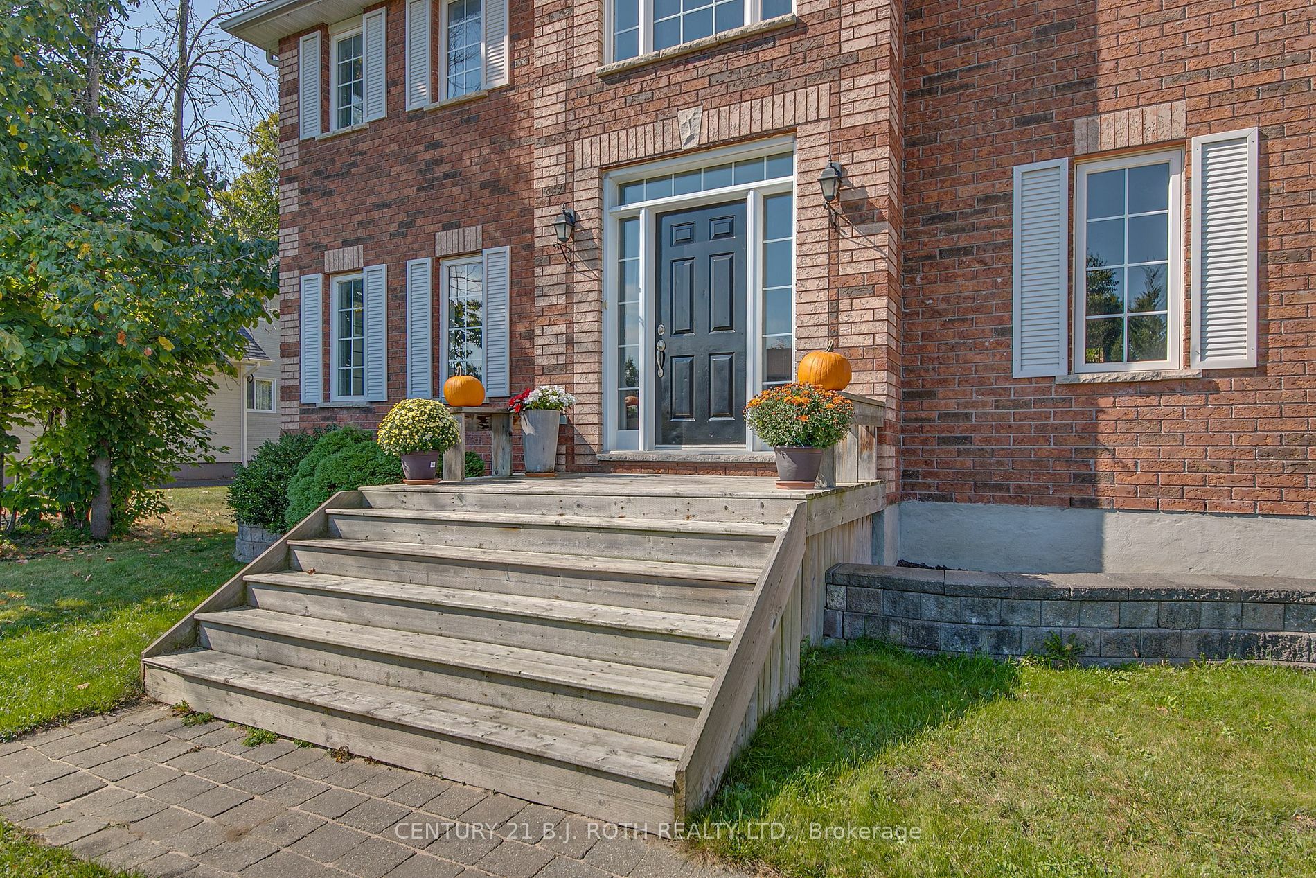 Property Photo:  3684 Kimberley St  ON L9S 2L3 