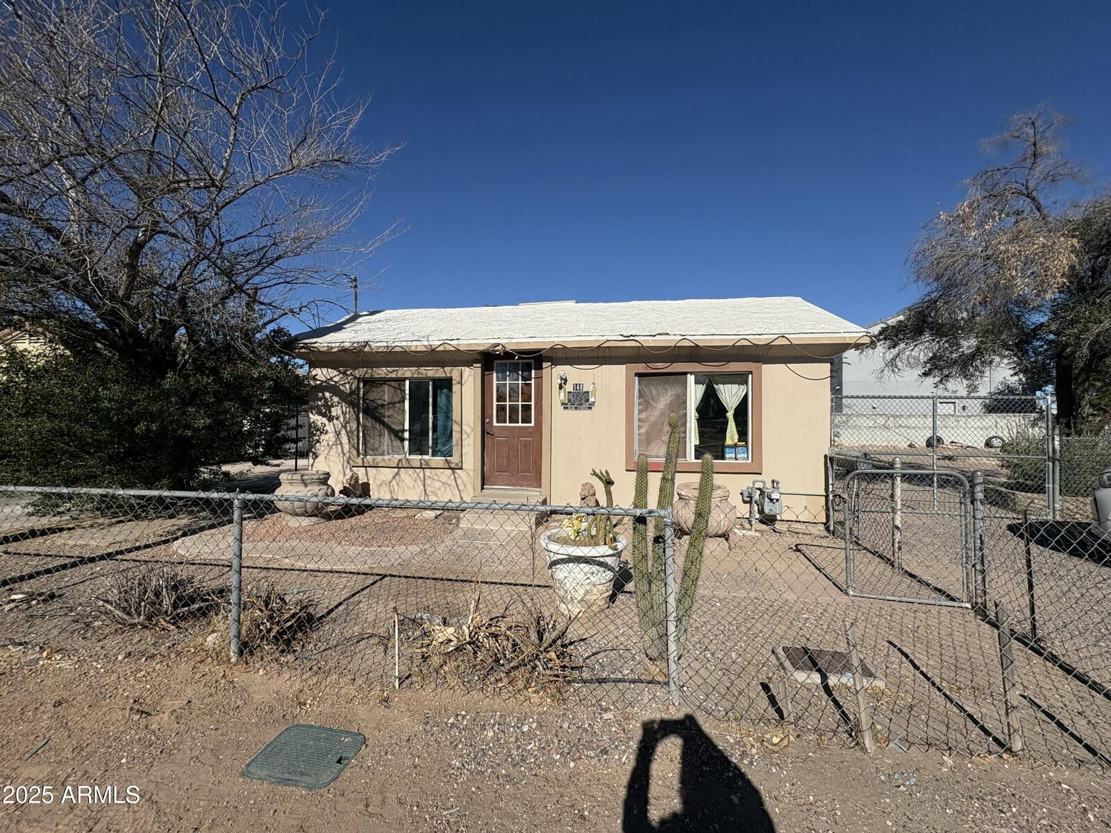 Property Photo: 140 W 8th Avenue AZ 85210