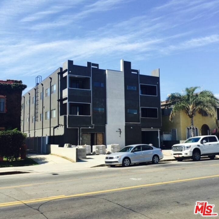 Property Photo:  1445 1/2 S Fairfax Ave  CA 90019 