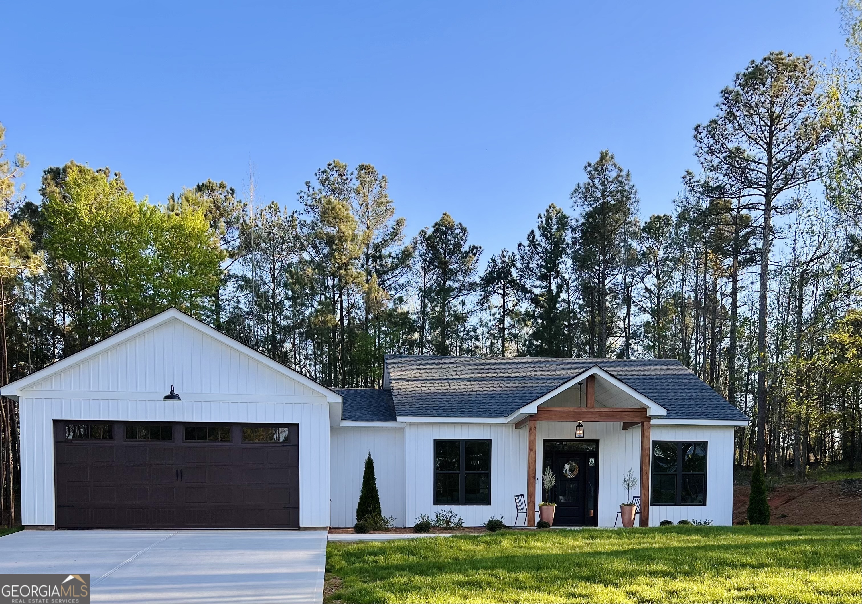 Property Photo: 1217 Eagles Nest Circle GA 30116