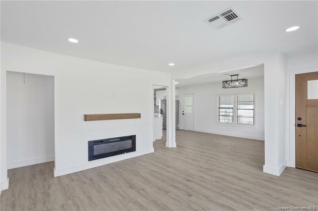 Property Photo:  904 Azalea Street  LA 70607 