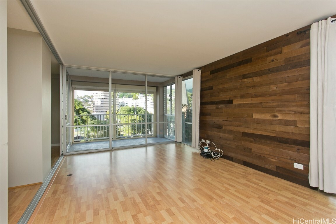 Property Photo:  1617 Keeaumoku Street 404  HI 96822 