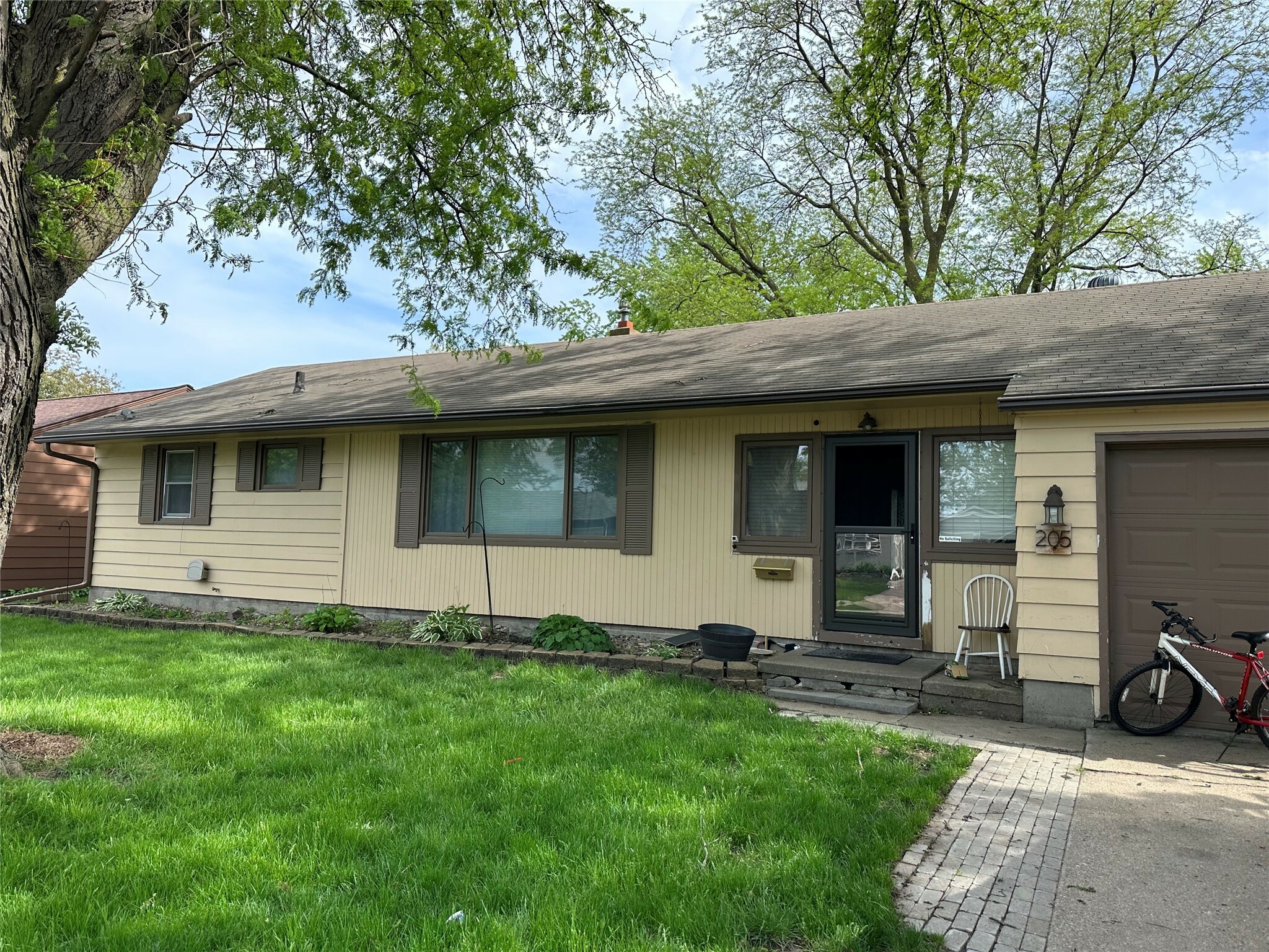 Property Photo:  205 SE East Lawn Drive  IA 50021 