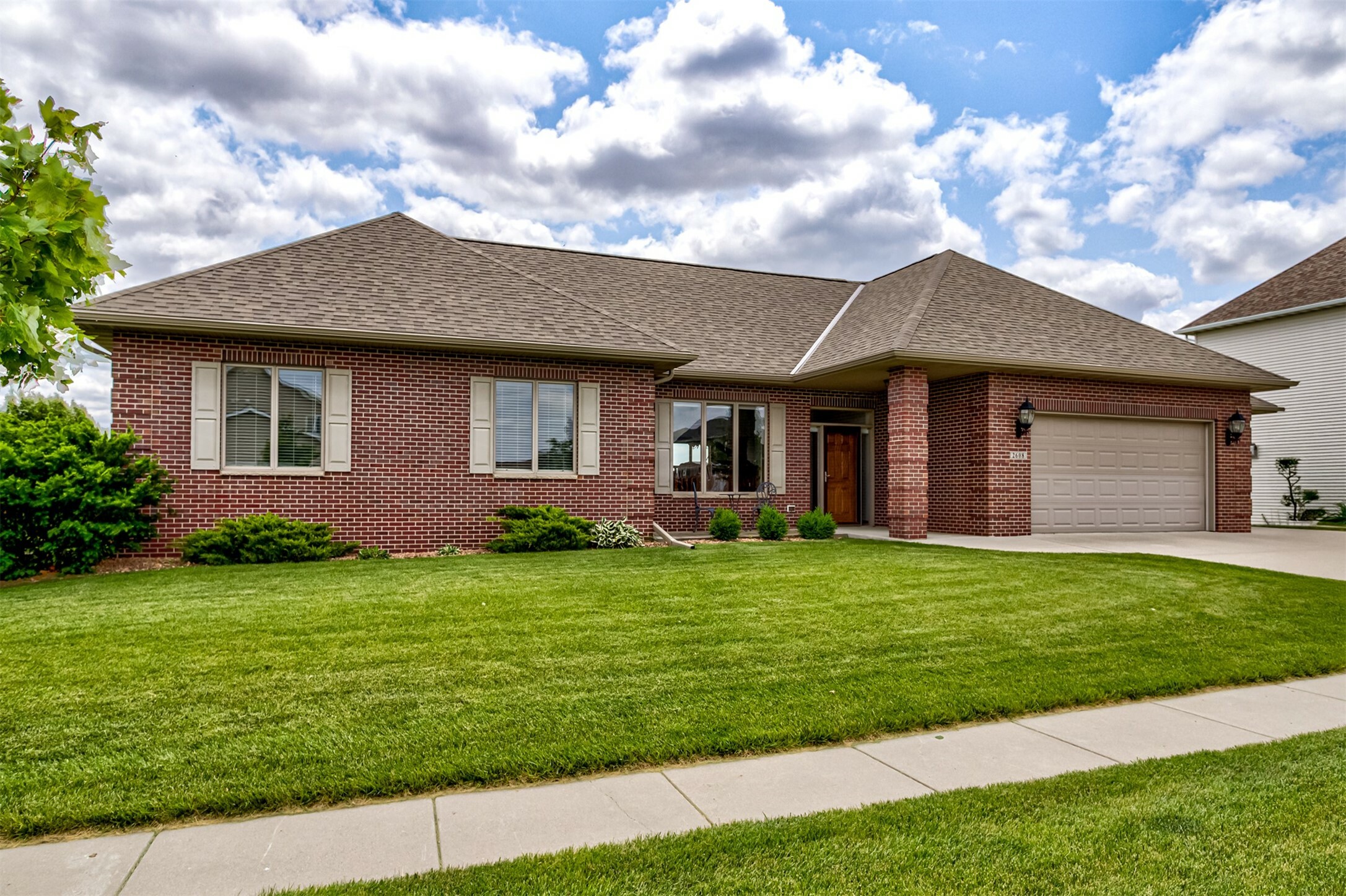 Property Photo: 2608 Cottonwood Road IA 50014