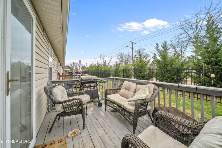Property Photo: 747 High Point Way TN 37912