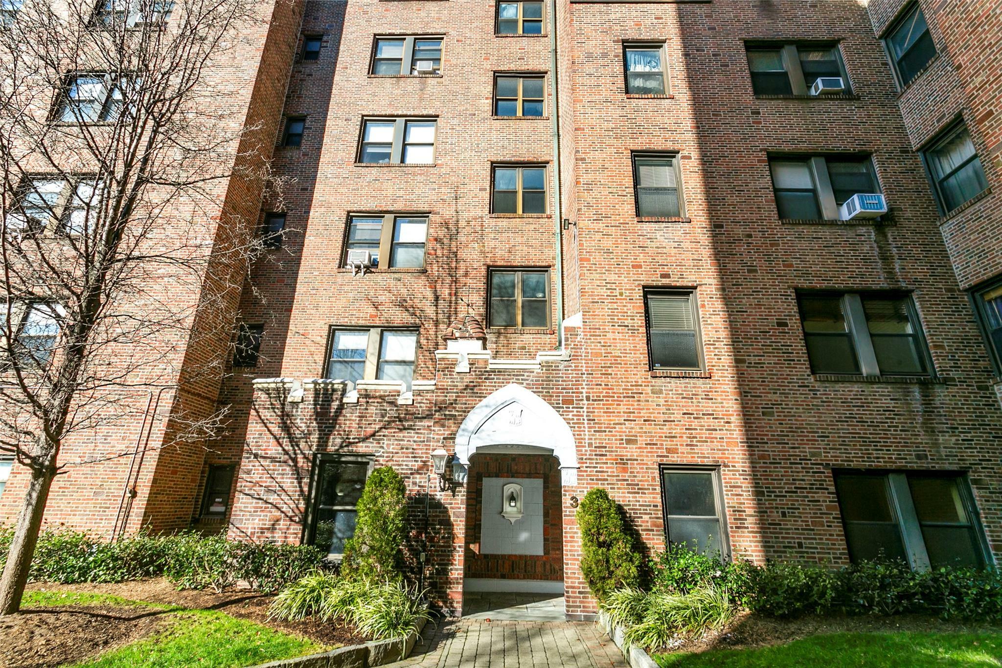 Property Photo:  3 Franklin Avenue 2N  NY 10601 