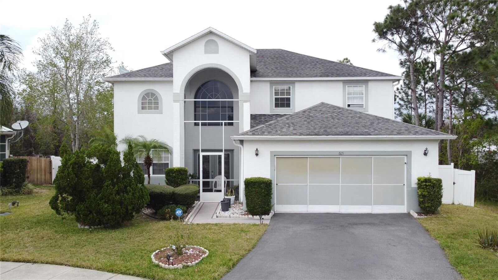 Property Photo:  605 Pinehurst Ct  FL 34758 