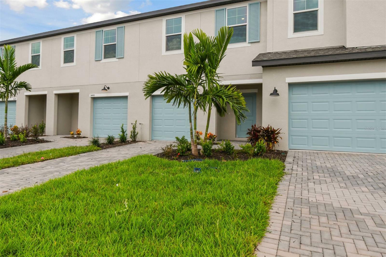 Property Photo:  5447 Tripoli Drive  FL 34221 