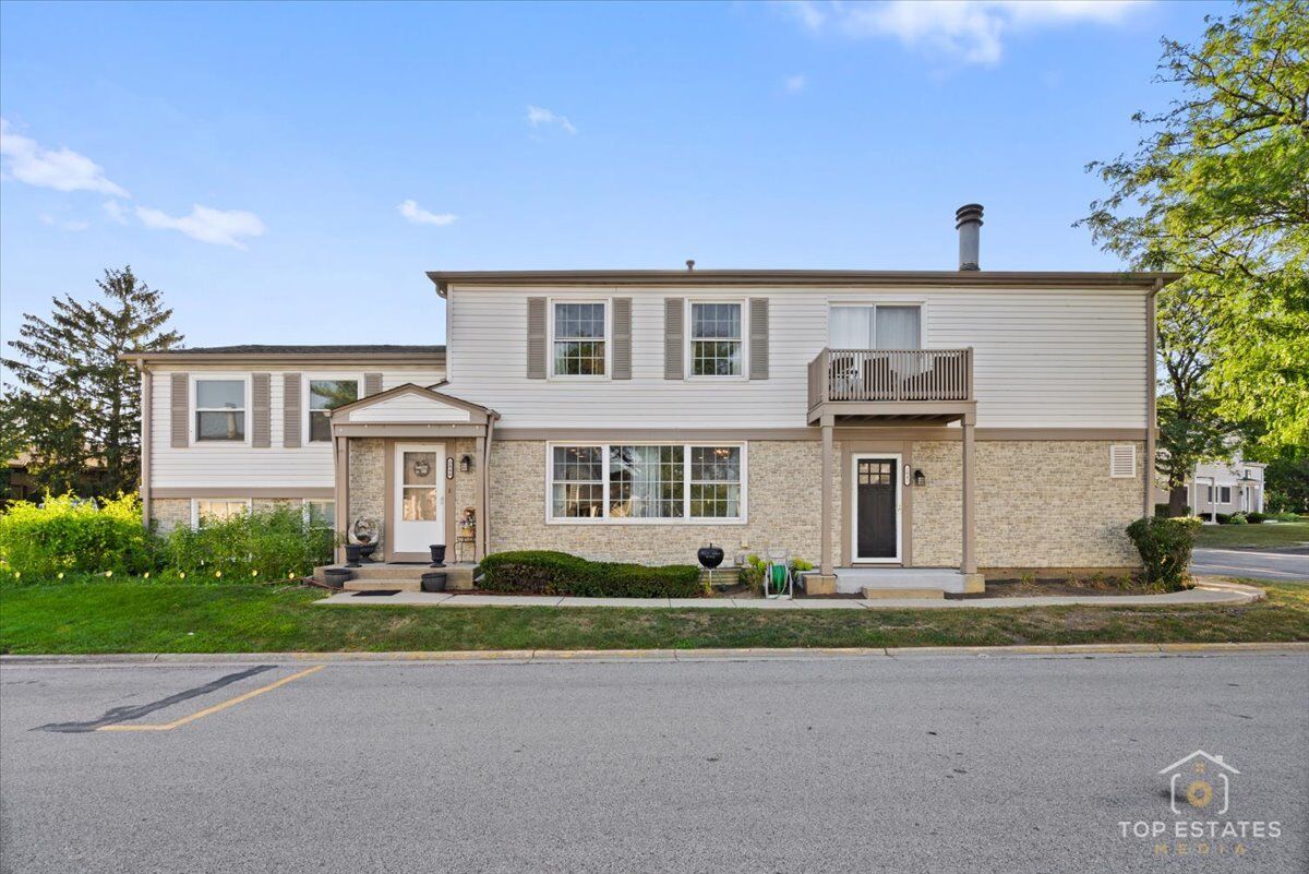 Property Photo:  2044 N Ginger Creek Drive  IL 60074 