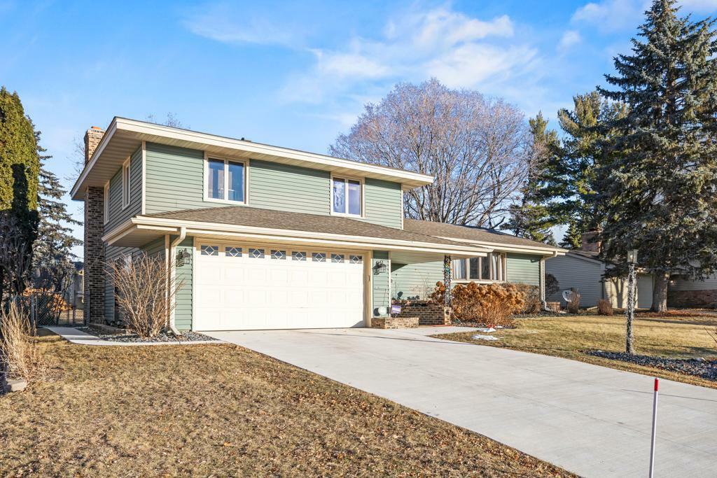 Property Photo:  541 Woodhill Drive  MN 55113 