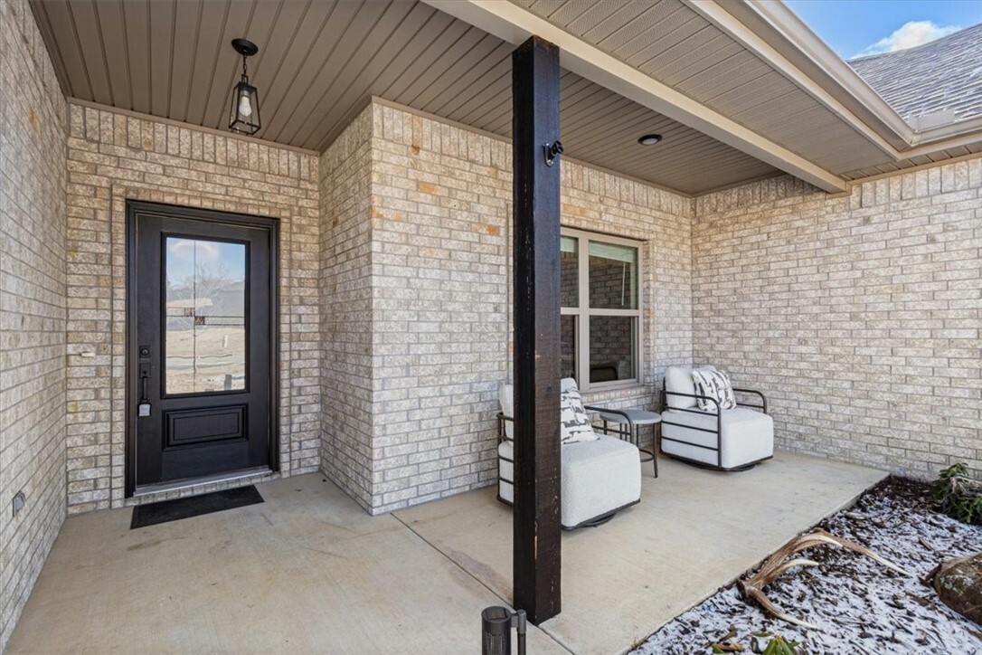 Property Photo:  1002 Red Oak Loop  AR 72762 