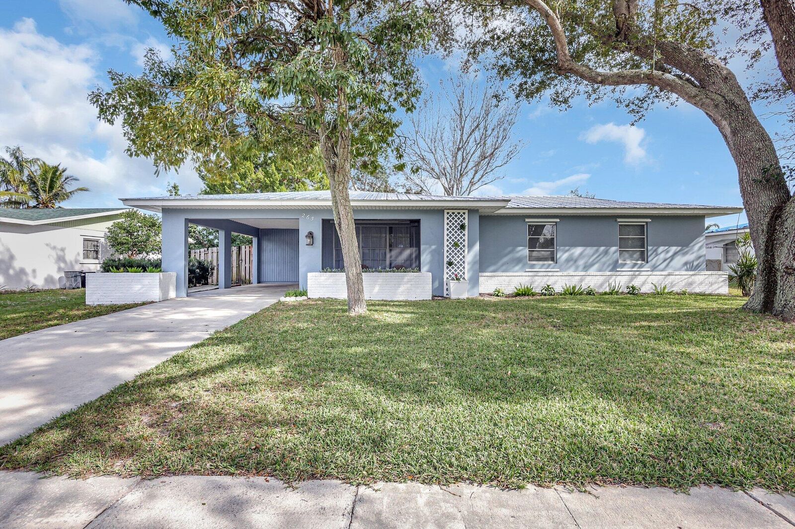 Property Photo: 265 NE Mainsail Street FL 34983