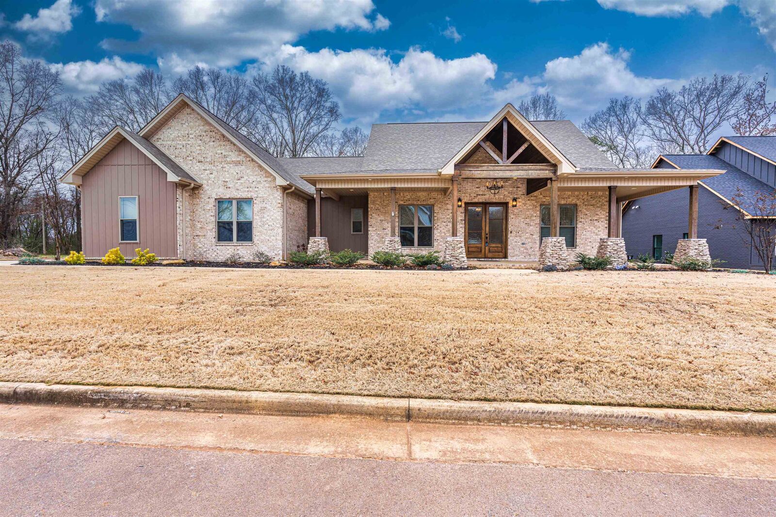 Property Photo:  103 River Colors Dr  AL 35661 - MUSCLE S 