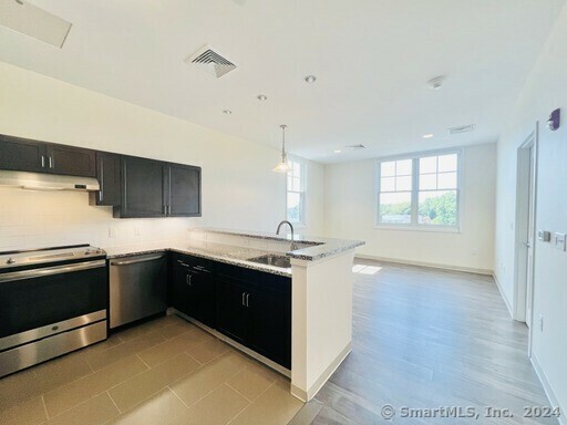 Property Photo:  215 Stillwater Avenue 516  CT 06902 