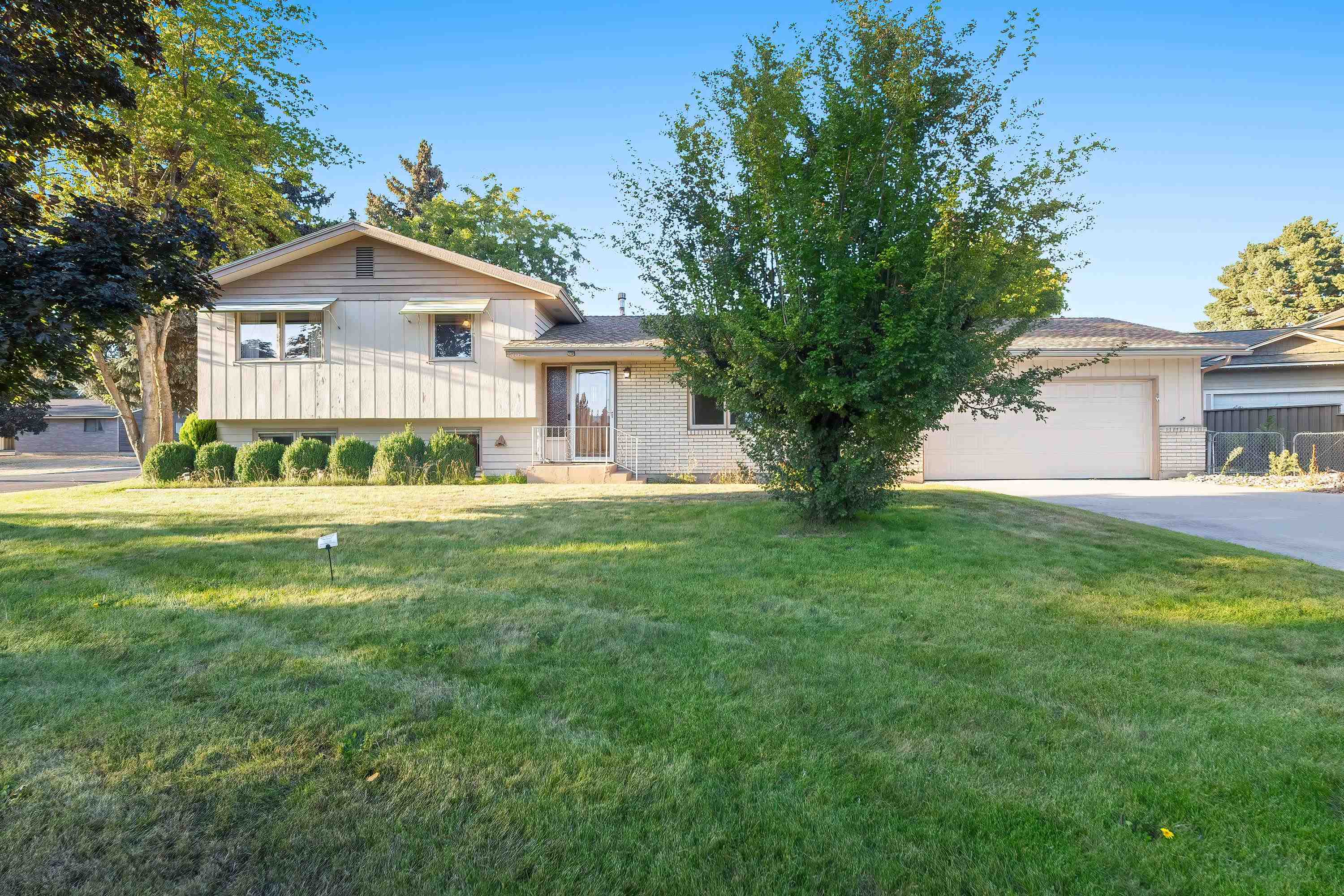 Property Photo:  618 W Elwood Ct  WA 99218 