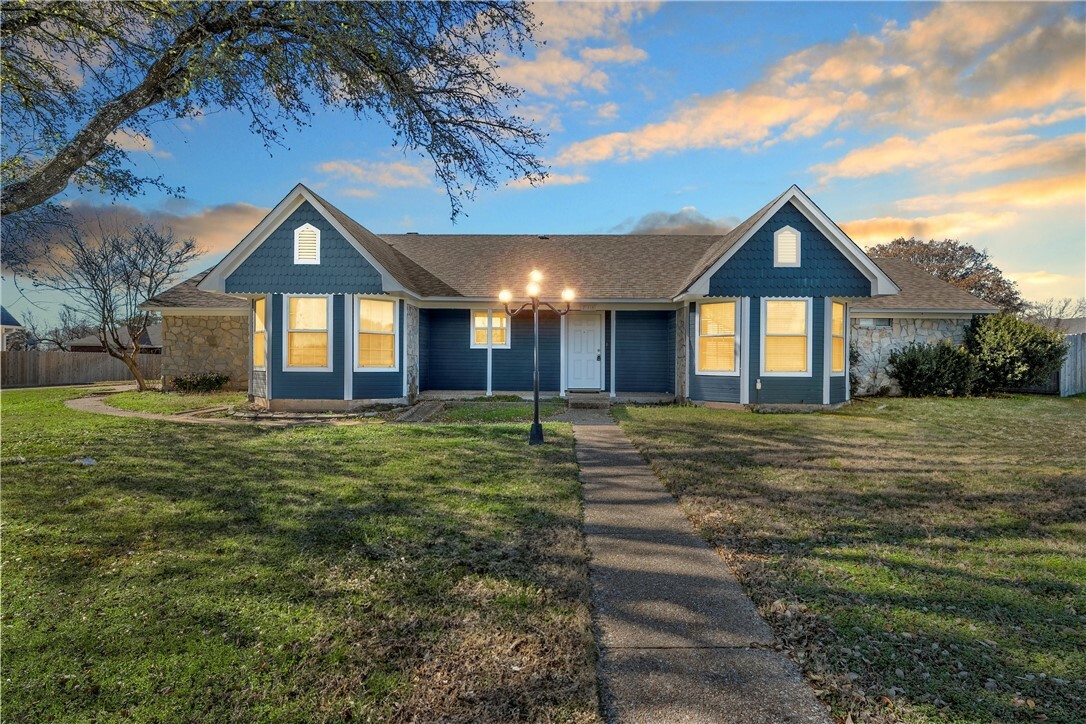 Property Photo:  216 Timber View Drive  TX 76705 