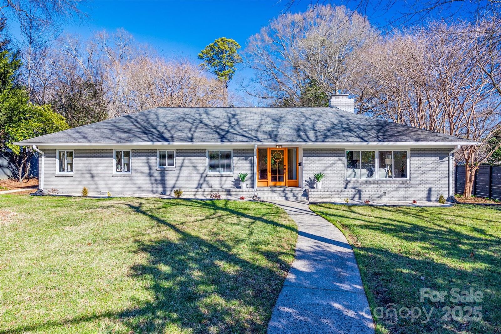 Property Photo: 2861 Sharon Road NC 28211