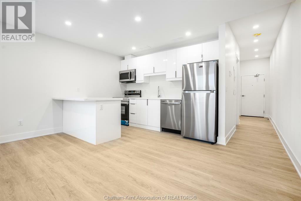 Property Photo:  151-157 King Street 6  ON N7M 1E4 