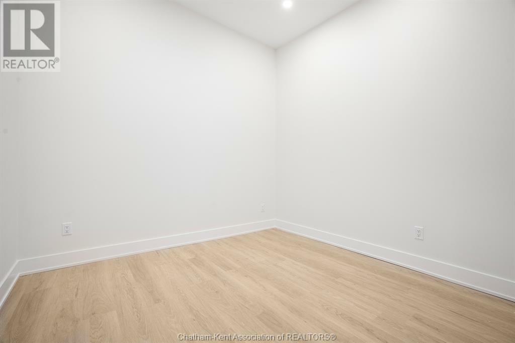 Property Photo:  151-157 King Street 10  ON N7M 1E4 