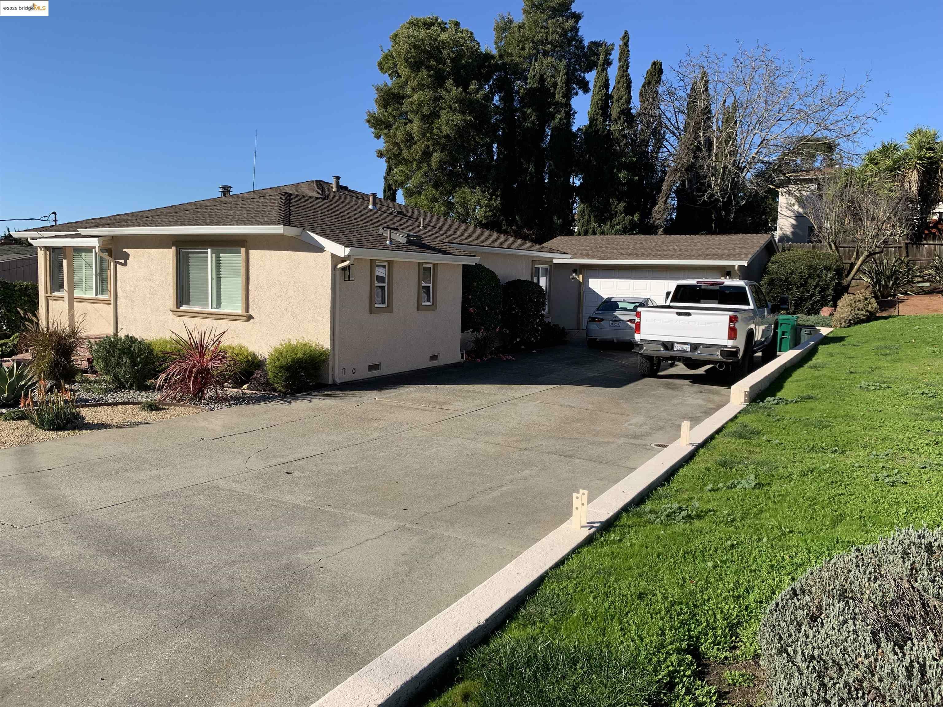 Property Photo:  1308 7th St  CA 94572 