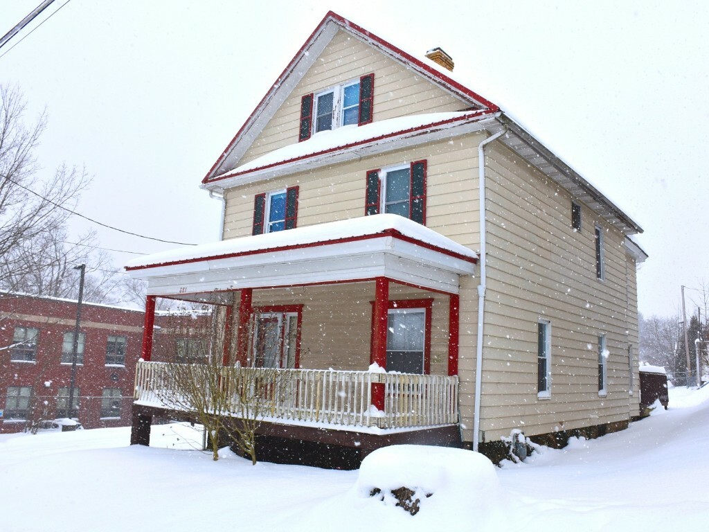 Property Photo:  881 Porter Street  PA 16335 