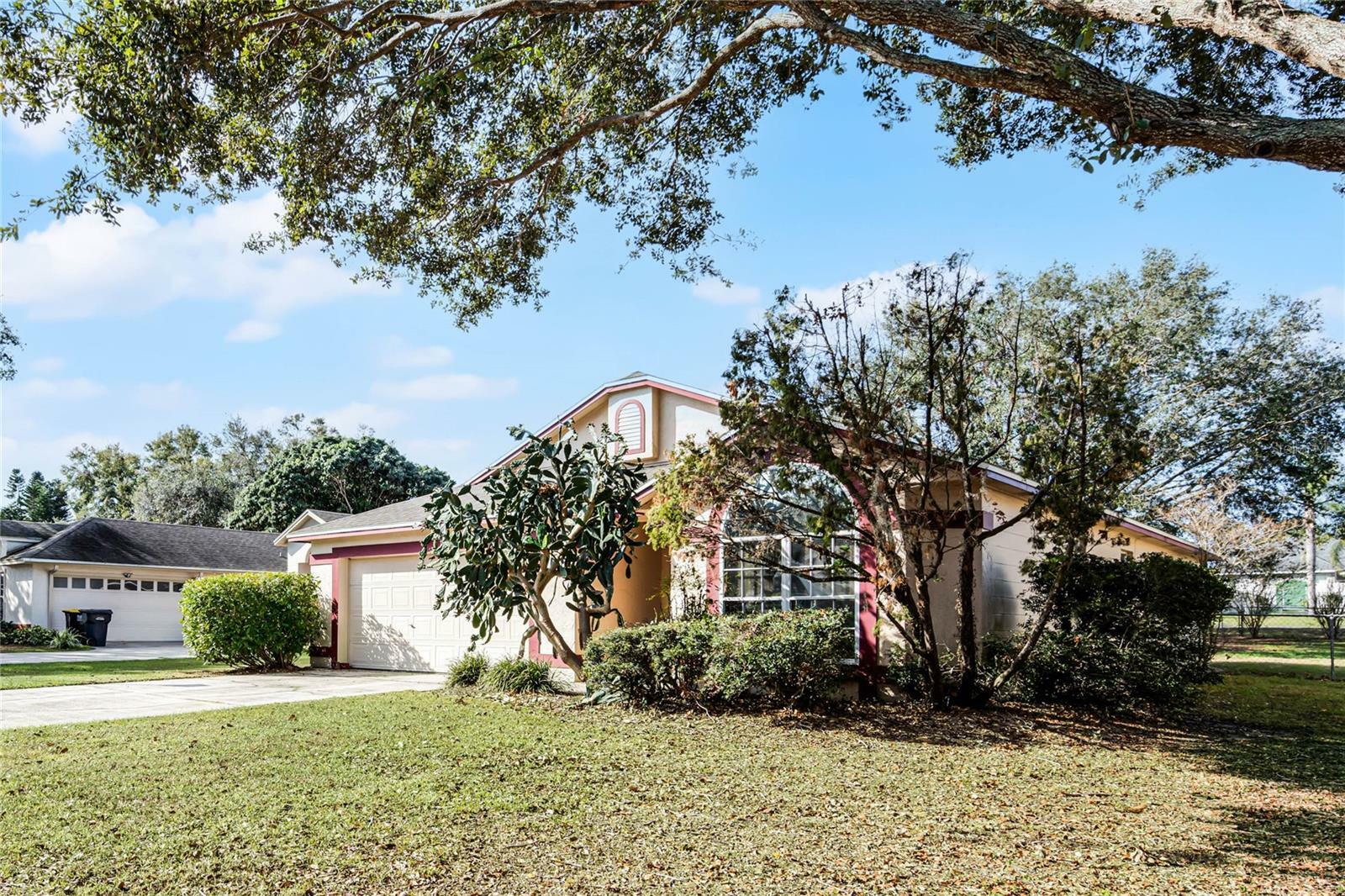 Property Photo:  5137 Martinique Drive  FL 33812 