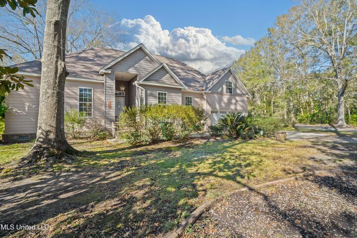 Property Photo: 3219 Choctaw Avenue MS 39563