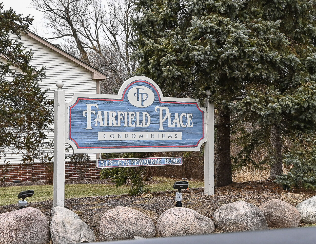 Property Photo:  652 Pewaukee Rd B  WI 53072 
