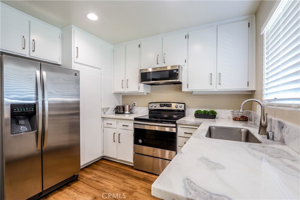 Property Photo: 84 Streamwood CA 92620