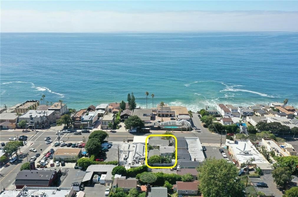 Property Photo:  826 S Coast Highway  CA 92651 