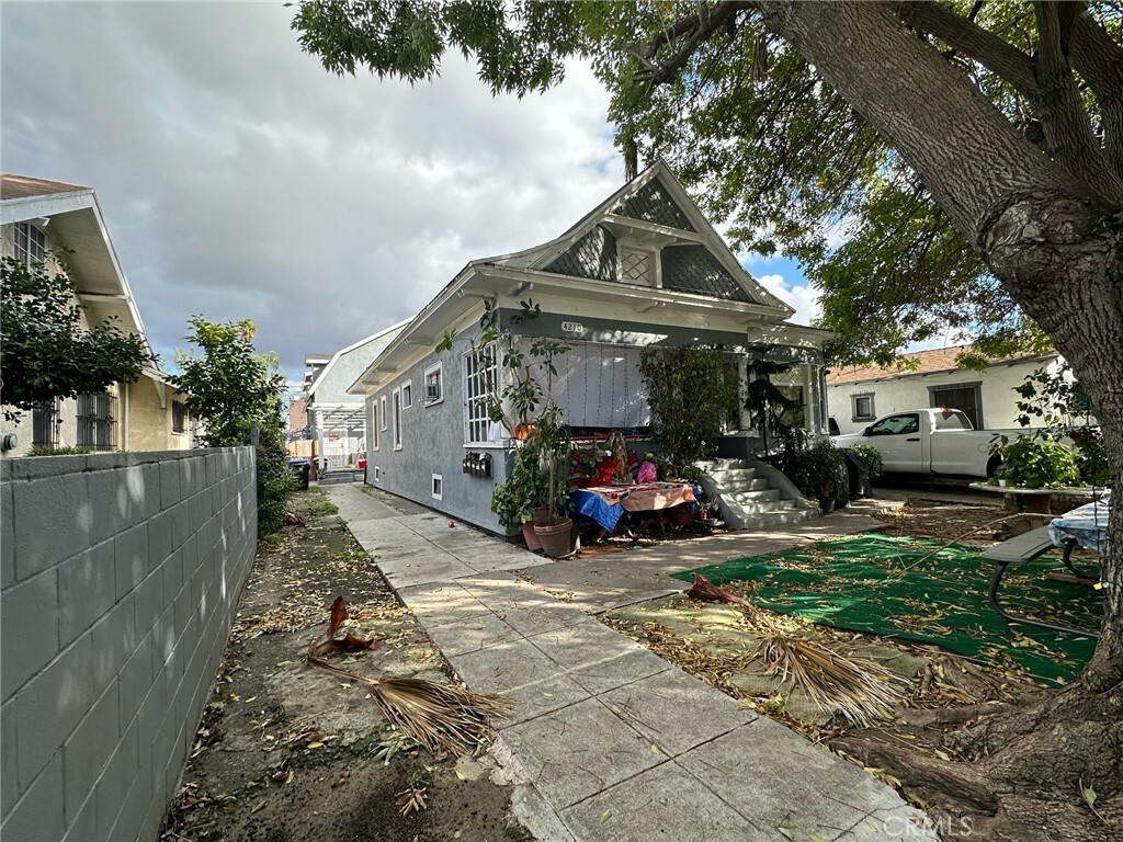 Property Photo:  4210 Woodlawn Avenue  CA 90011 