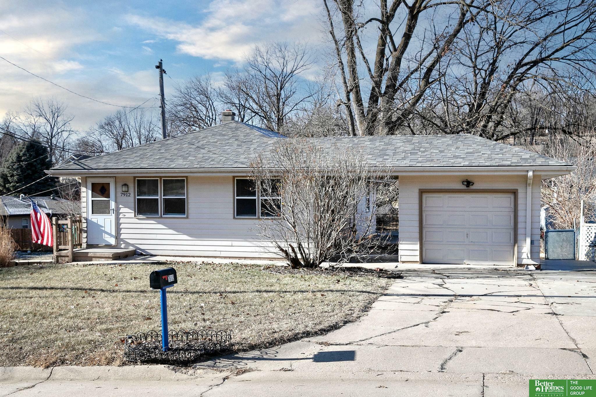 Property Photo: 7912 N 39th Street NE 68112