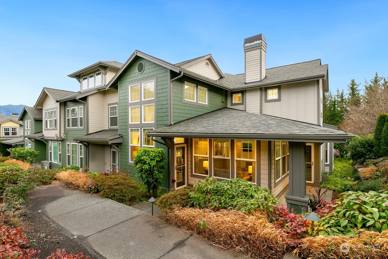 Property Photo:  7806  Fairway Avenue SE 1101  WA 98065 