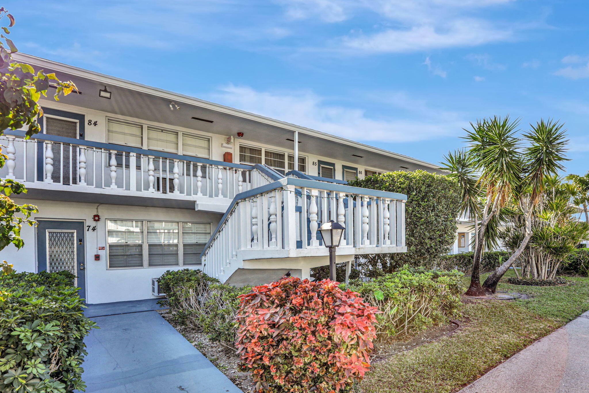Property Photo: 86 Lyndhurst D FL 33442