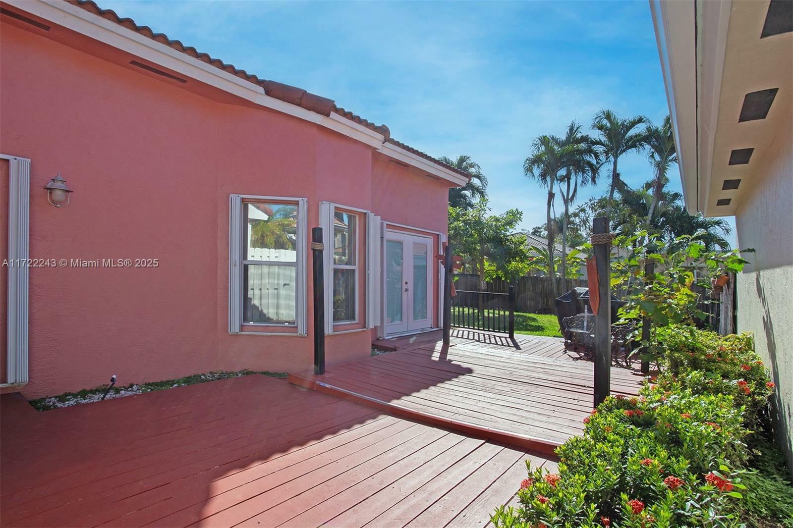 Property Photo:  15310 SW 51st St  FL 33027 