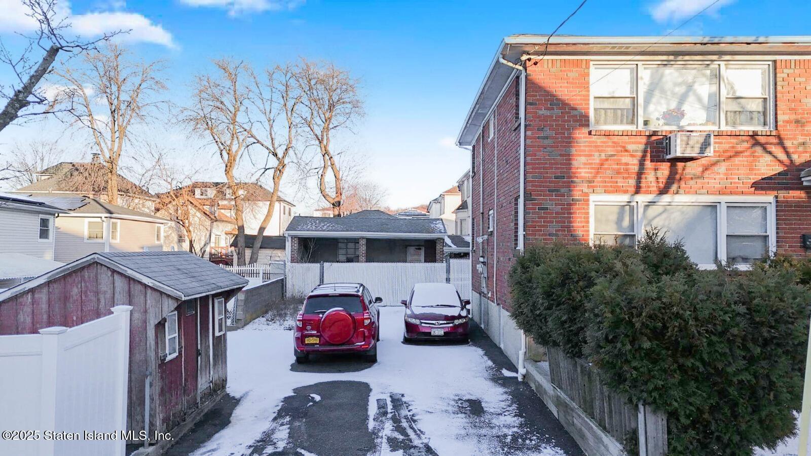 Property Photo:  55 Area Place  NY 10314 