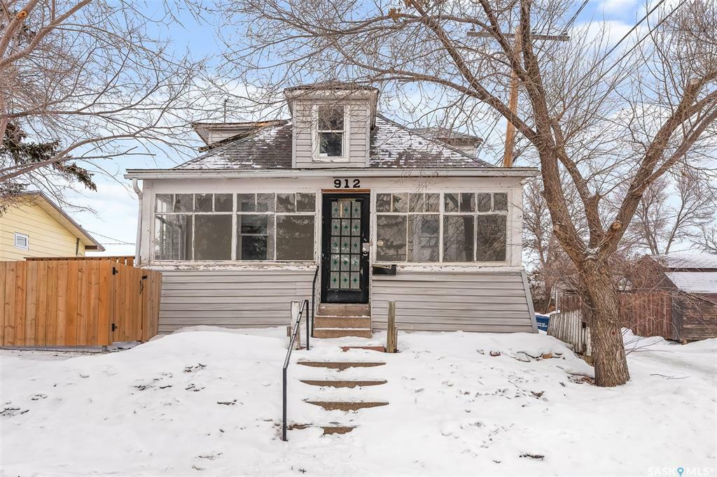 Property Photo:  912 Montgomery Street  SK S6H 2W8 