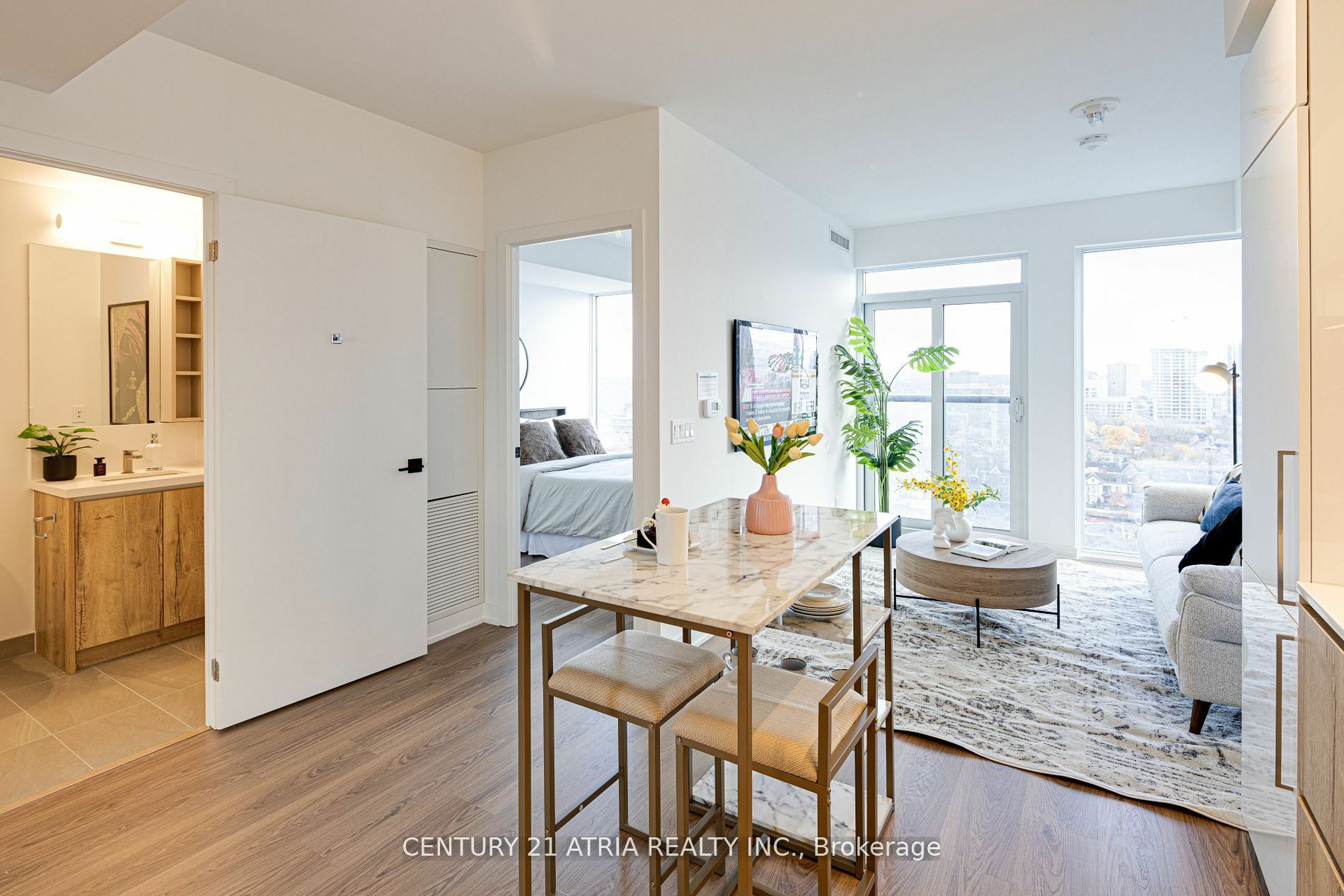 Property Photo:  319 Jarvis St 1711  ON M5B 0C8 