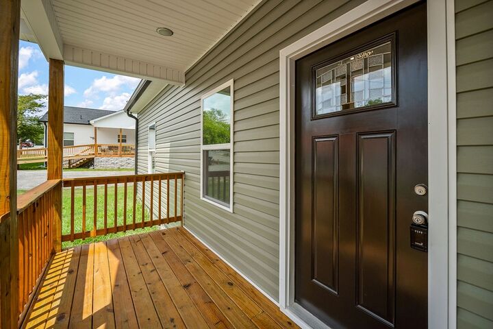Property Photo:  104 E Bryant St  TN 37166 