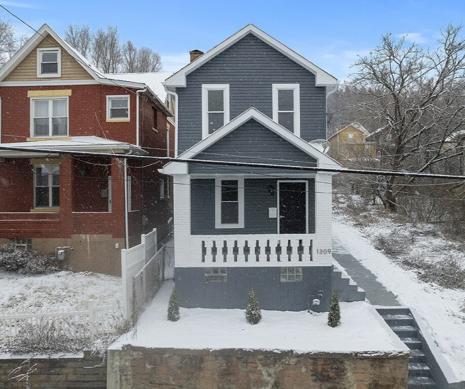 Property Photo:  1309 Bell Ave  PA 15104 