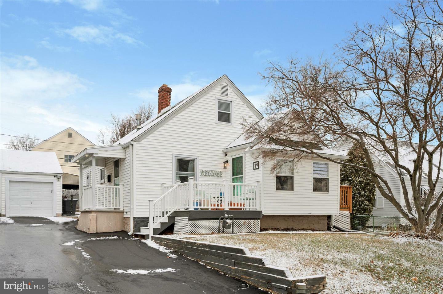 Property Photo:  19 Green Lane  PA 19014 