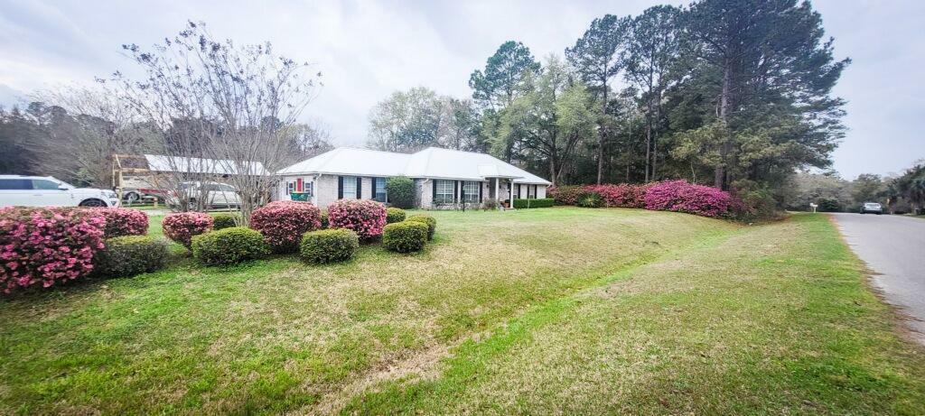 Property Photo:  212 White Oak Avenue  FL 32536 