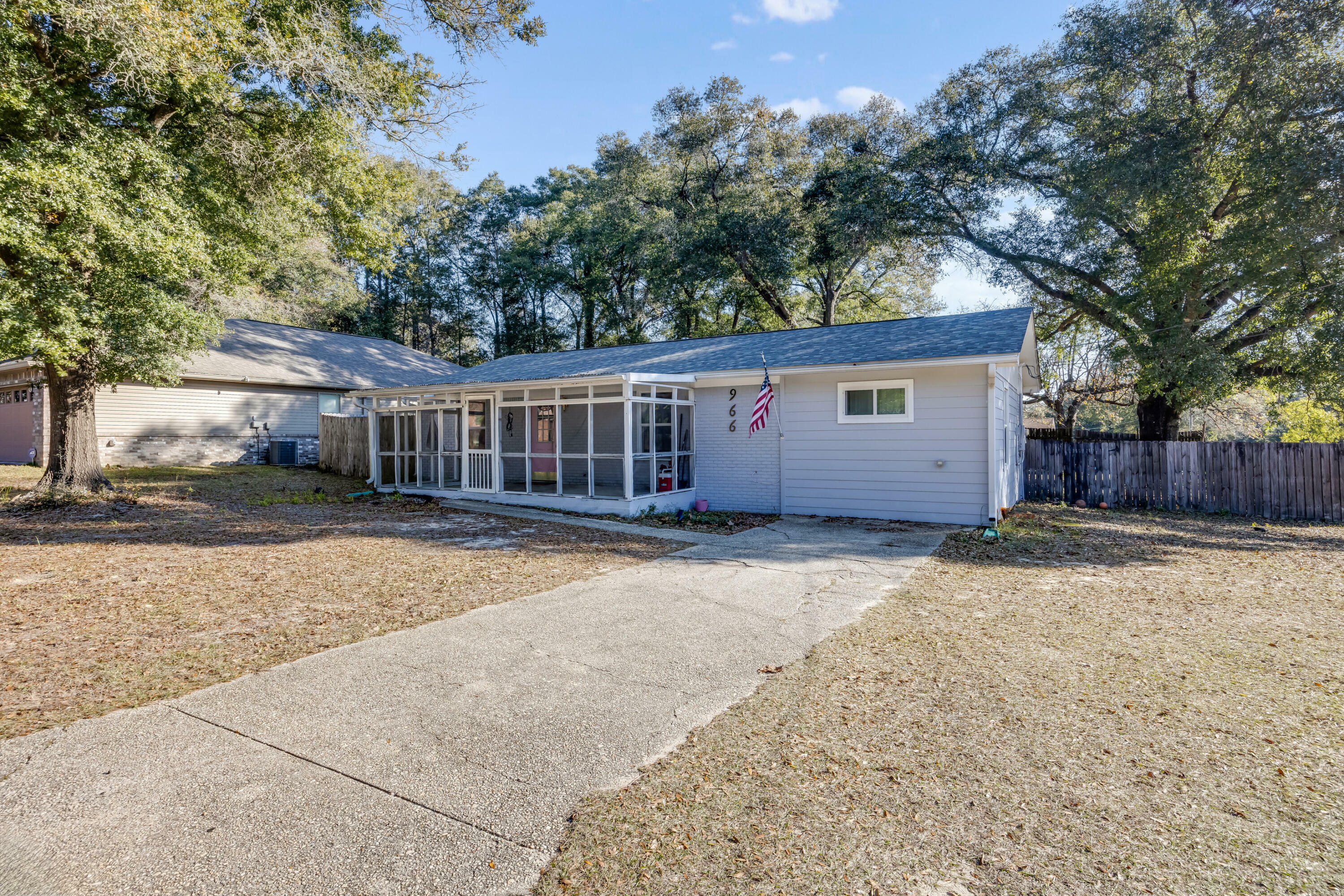 Property Photo:  966 Valley Road  FL 32539 