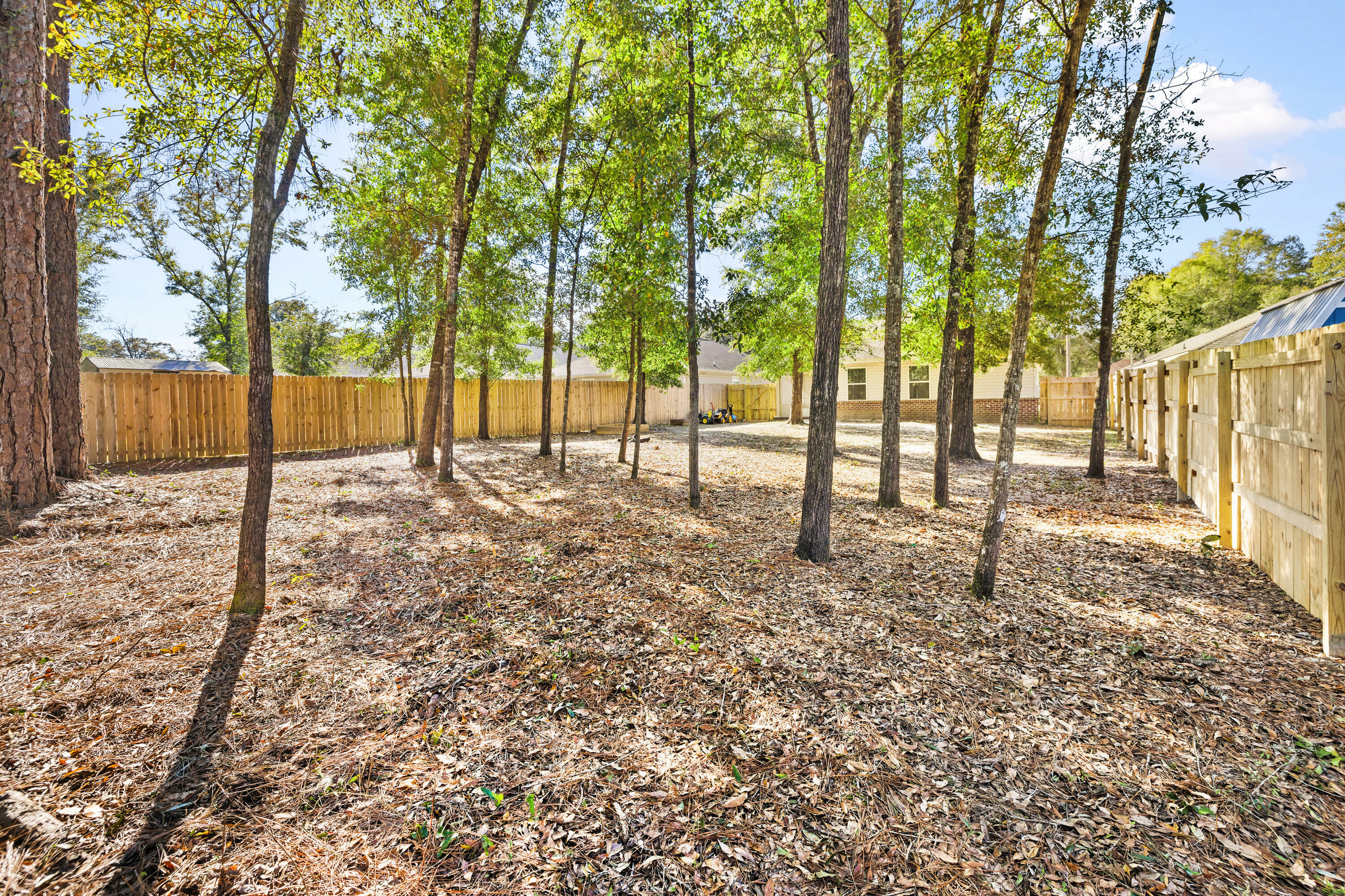 Property Photo:  5165 Lake Drive  FL 32539 