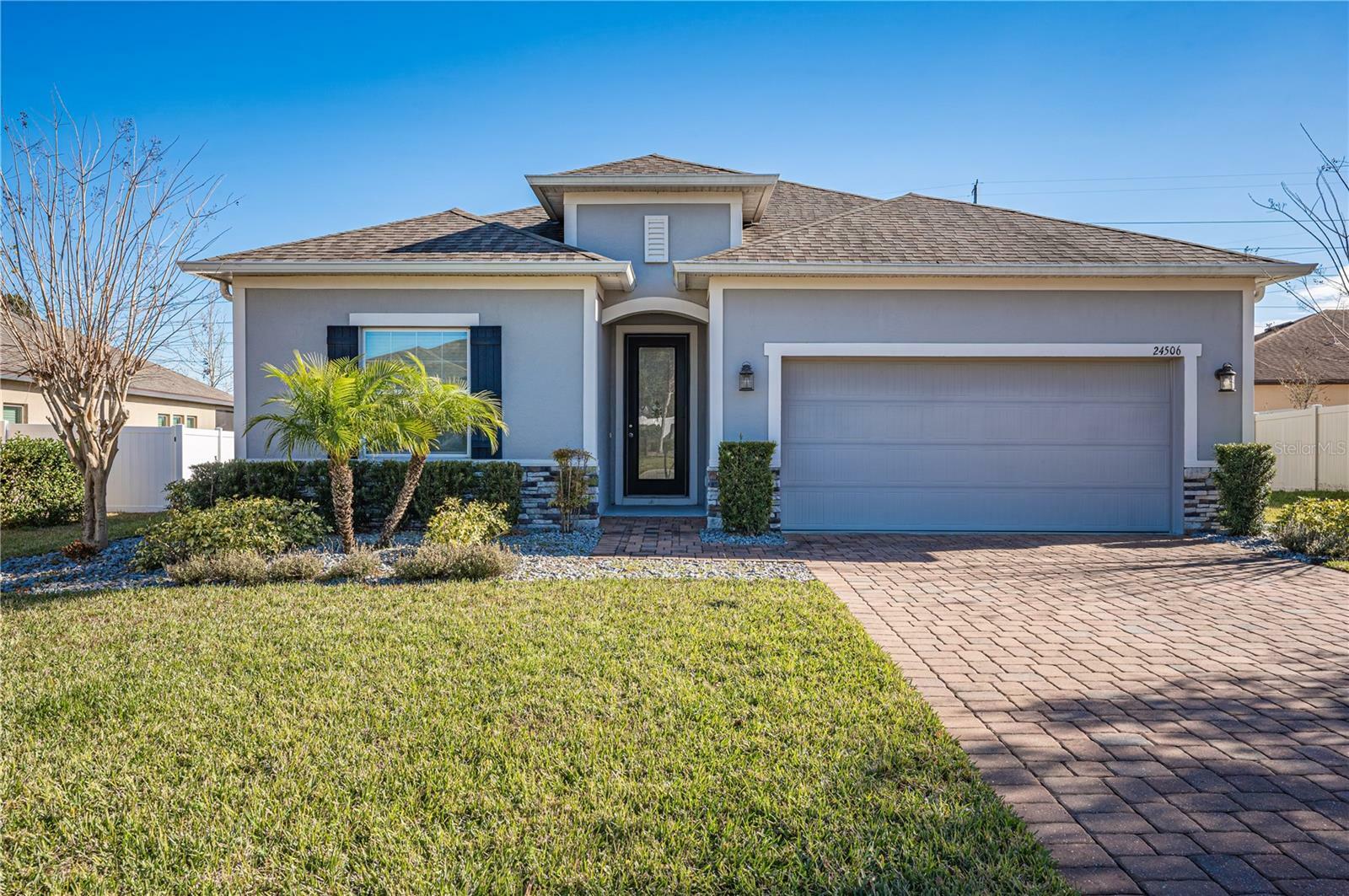 Property Photo: 24506 Woodhill Court FL 32776