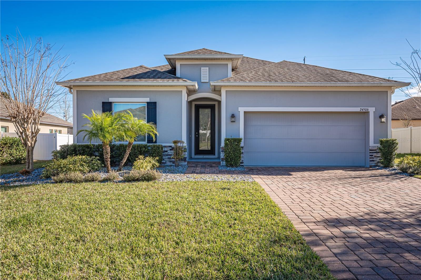 Property Photo: 24506 Woodhill Court FL 32776