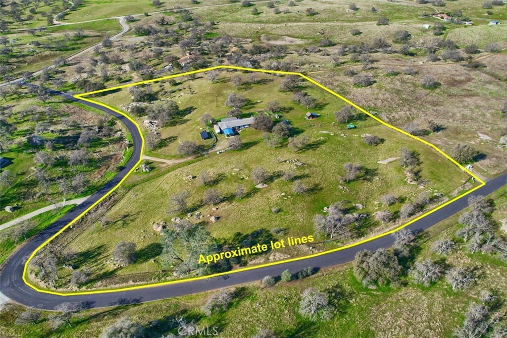 Property Photo: 33400 Barn Owl Road CA 93653