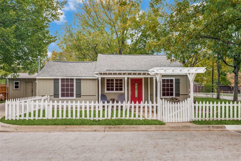 Property Photo:  227 Blevins Street  TX 76051 