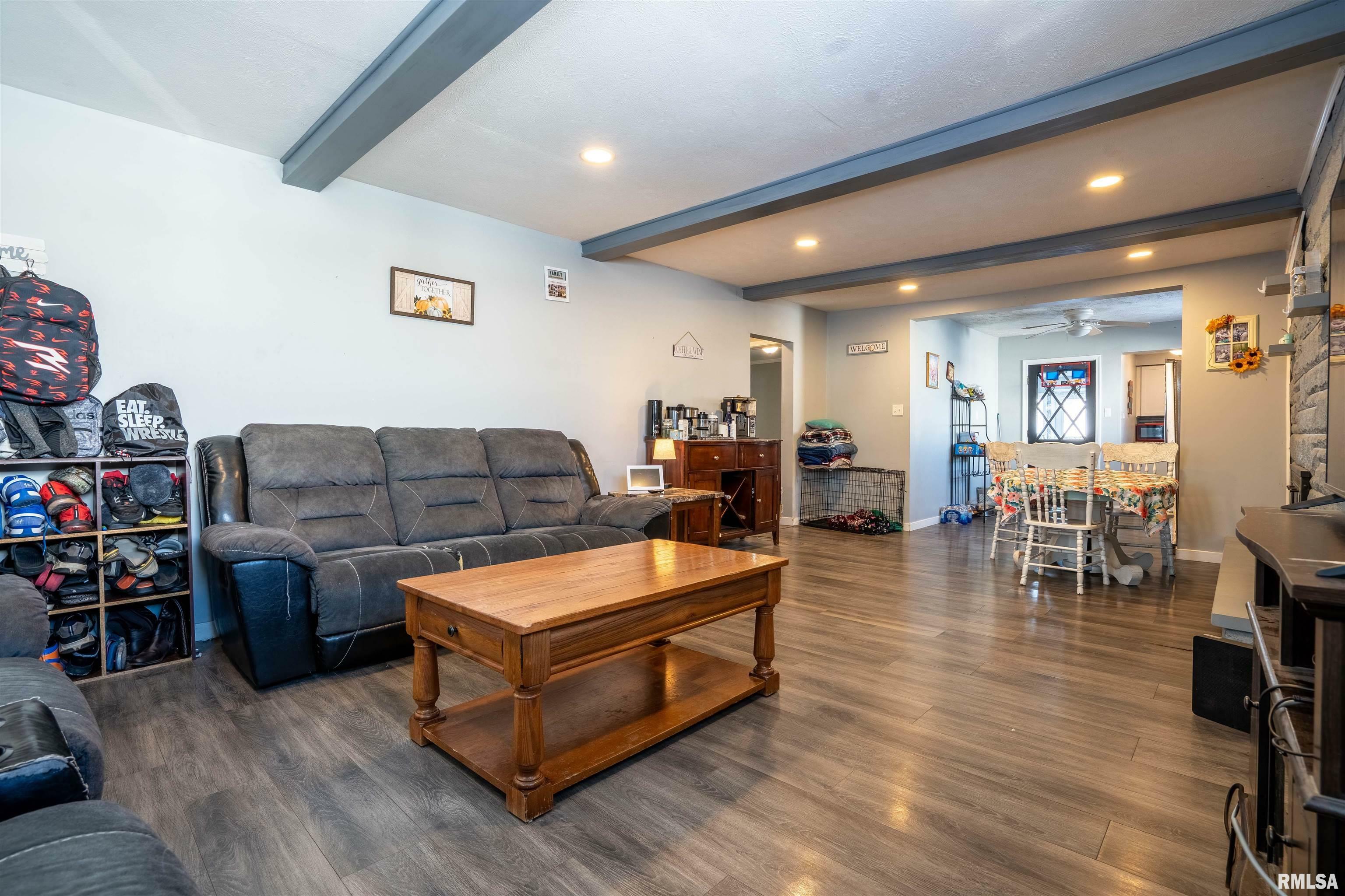 Property Photo:  211 N Washington Boulevard  IL 62896-1917 