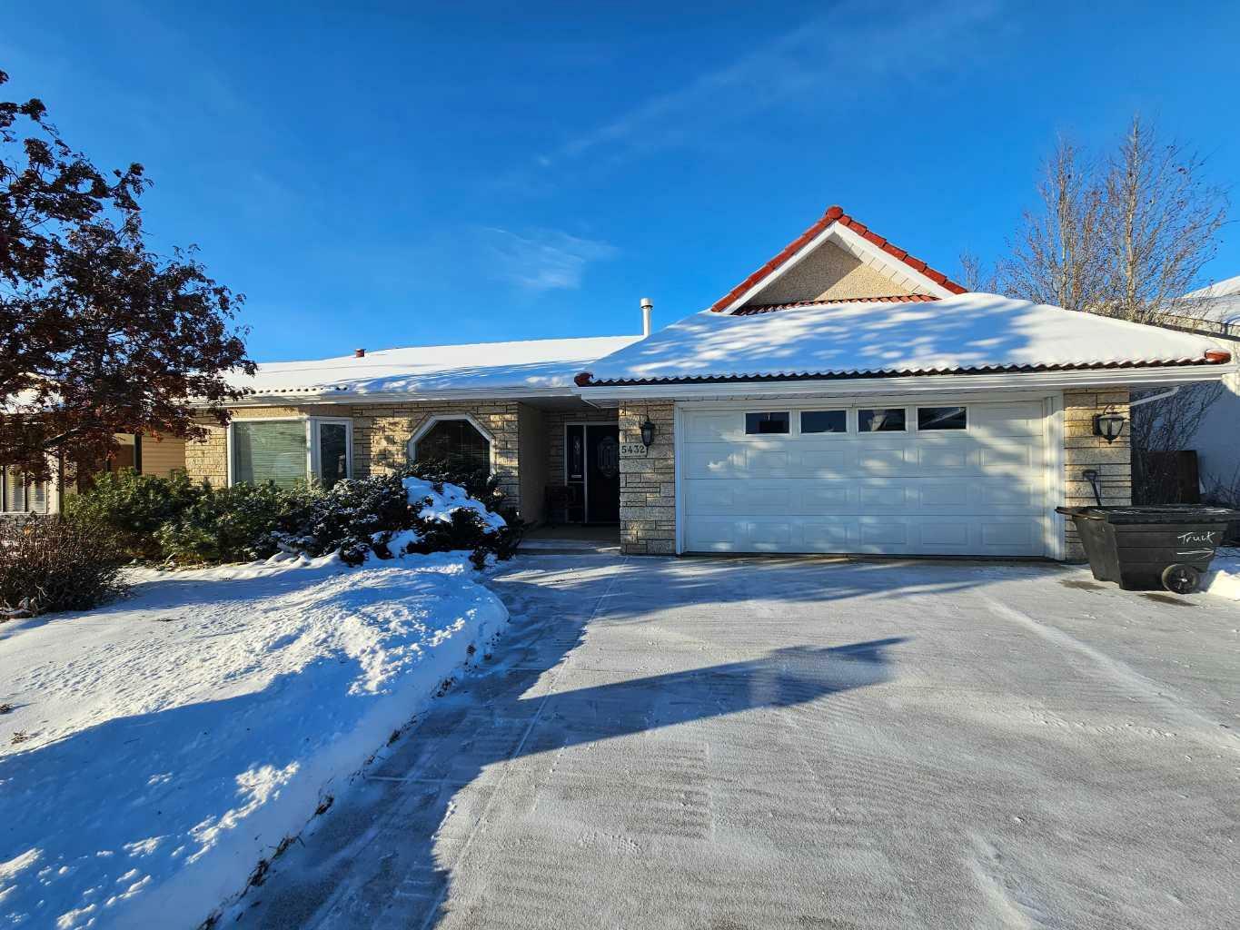 Property Photo:  5432 58A Street Crescent  AB T4L 1L7 